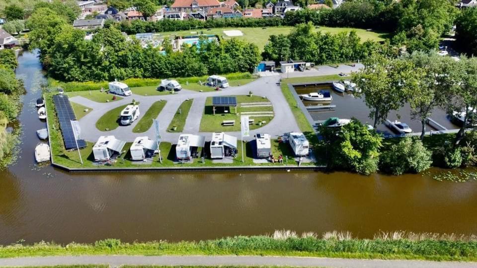Tiny House Aan Het Water Op De Appelhof Villa Wommels Ngoại thất bức ảnh